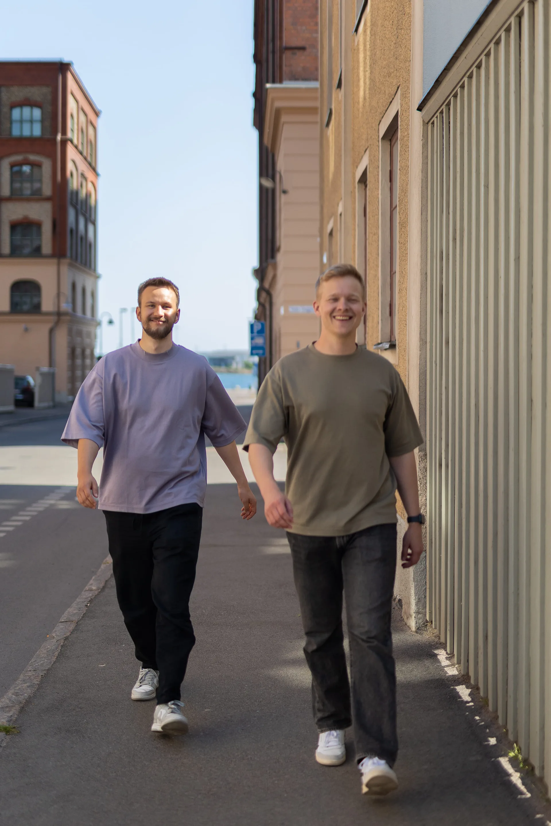 Two Flowbic developers at the desk in the office